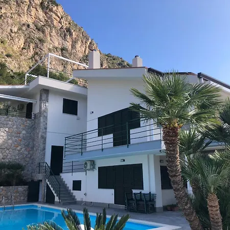 Vfh Flavia -tre Piscine Apartment *